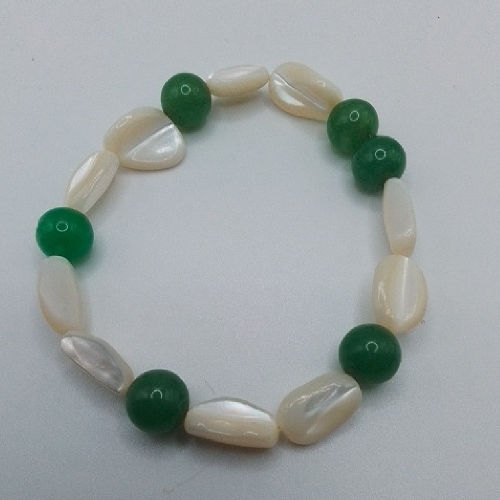 Elegant Green and Cream Beaded Bracelet